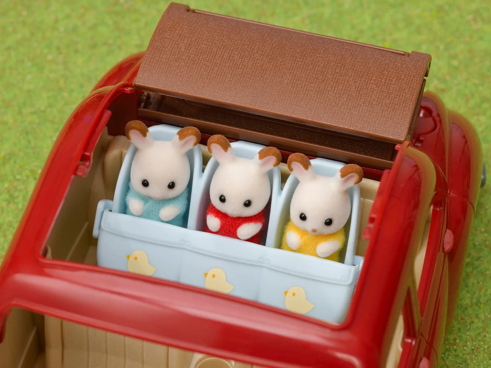 baby triplets in car sets